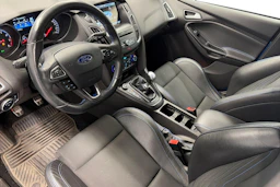 sininen Ford Focus 2016 kuva 3.