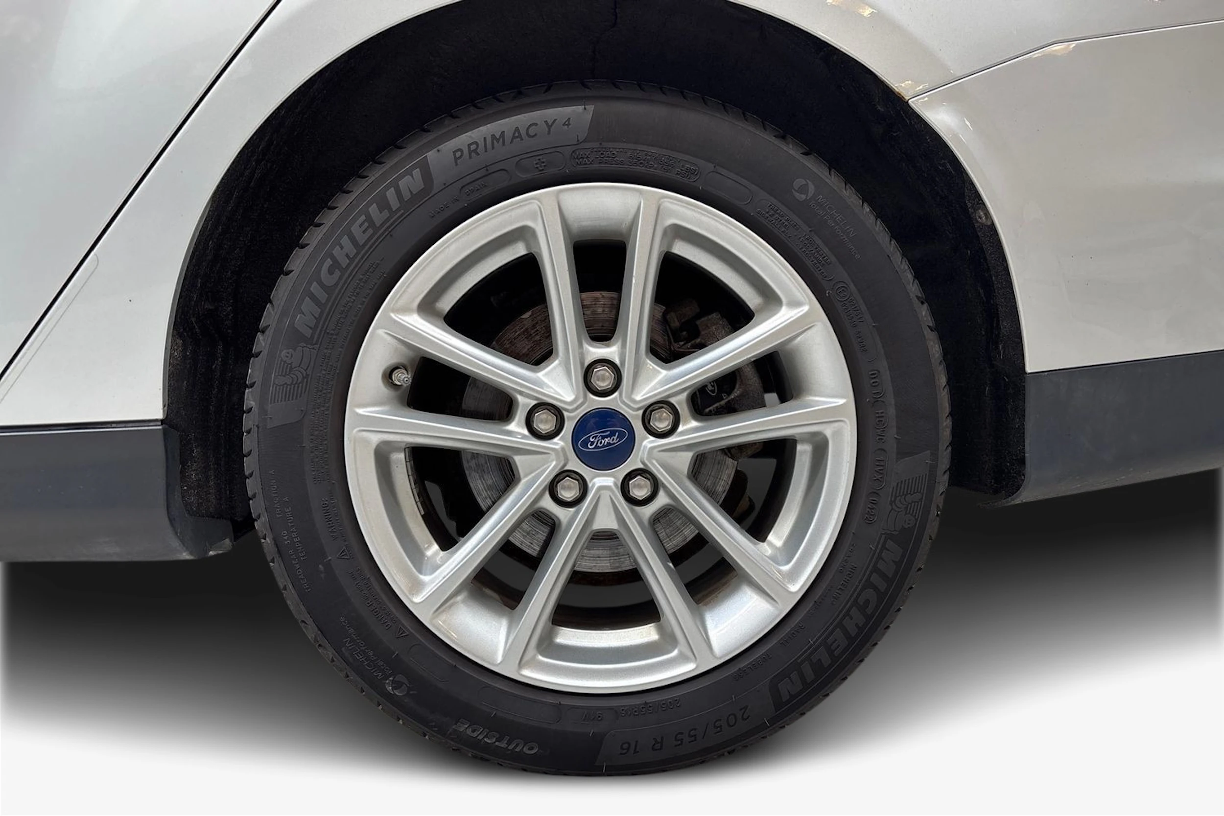 Harmaa Ford FOCUS 2016 kuva 9.