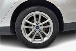 Harmaa Ford FOCUS 2016 kuva 9.