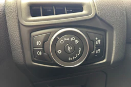 Harmaa Ford FOCUS 2016 kuva 15.