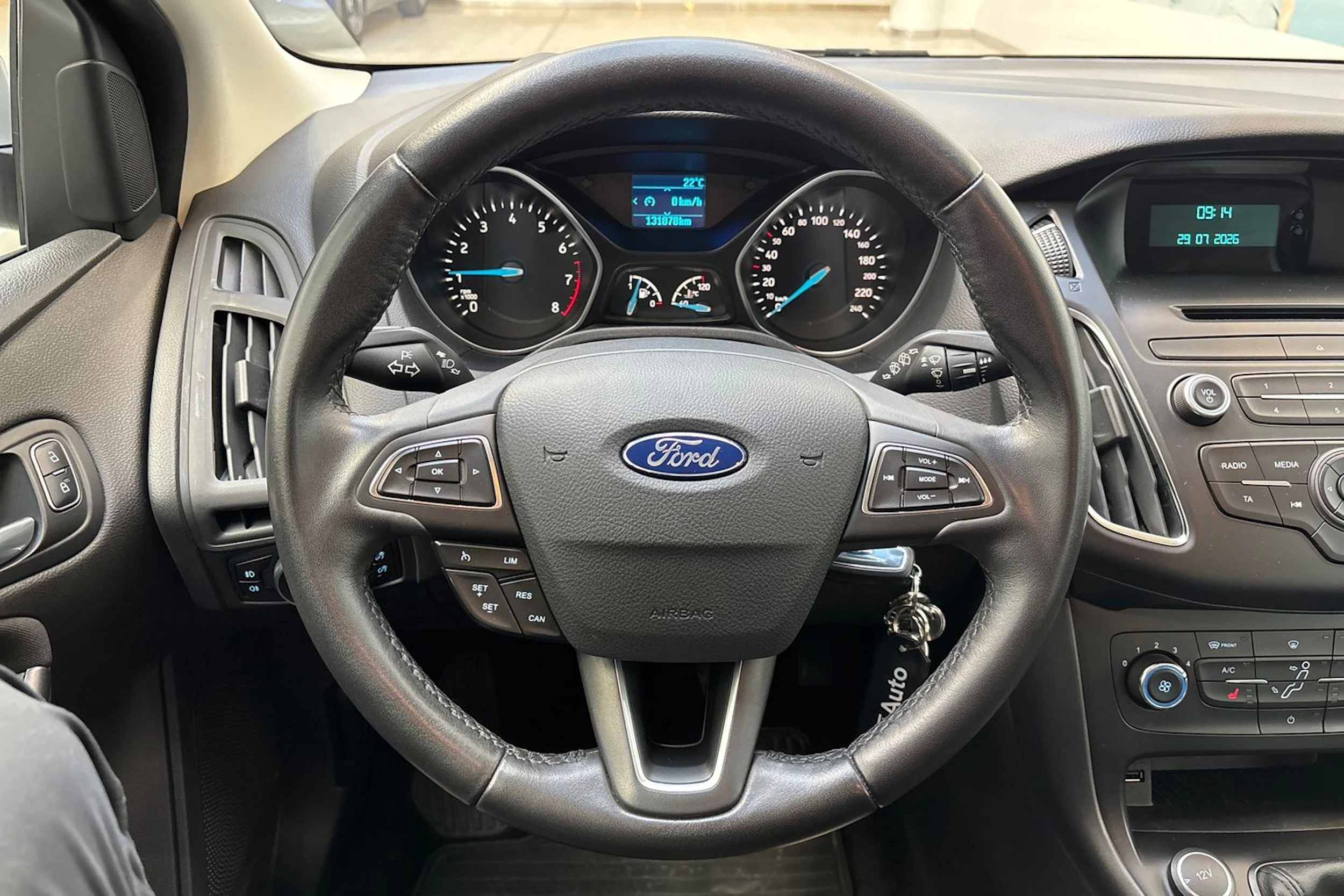 Harmaa Ford FOCUS 2016 kuva 16.