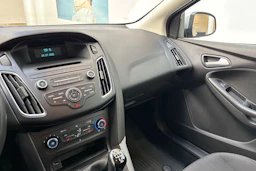 Harmaa Ford FOCUS 2016 kuva 19.