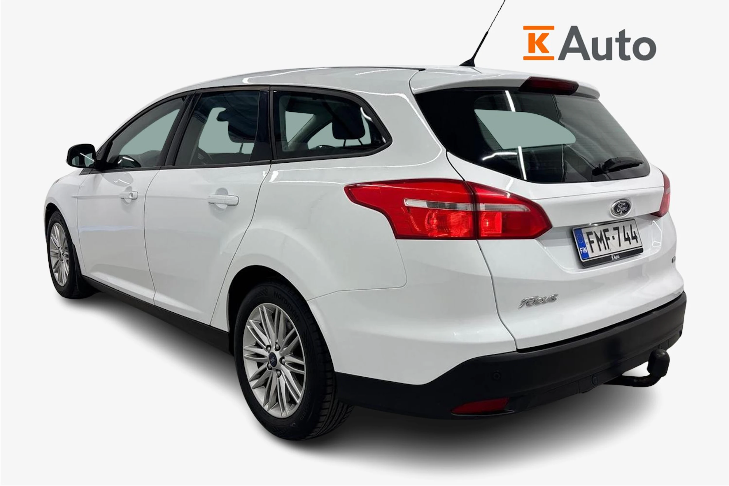 valkoinen Ford Focus 2016 kuva 3.