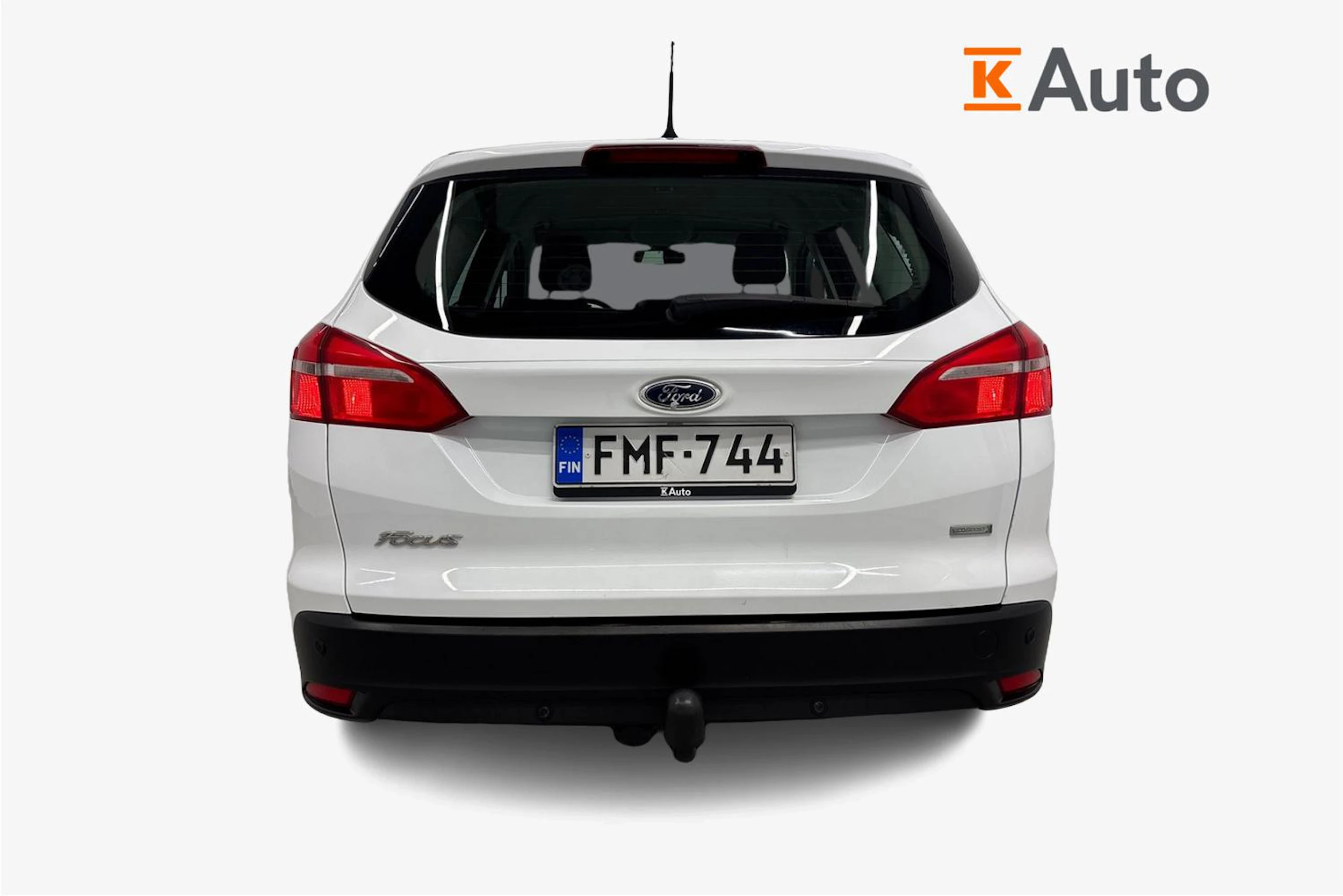 valkoinen Ford Focus 2016 kuva 4.