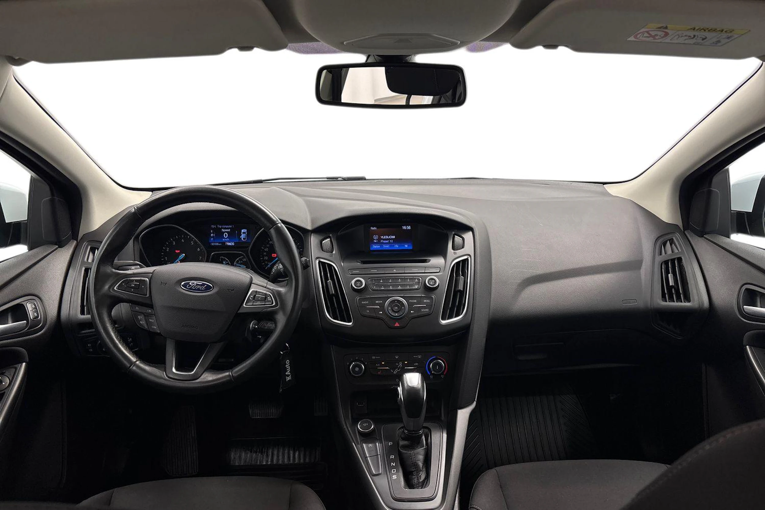 valkoinen Ford Focus 2016 kuva 9.