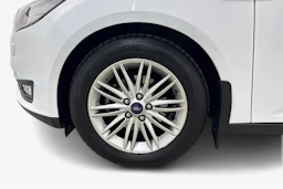 valkoinen Ford Focus 2016 kuva 12.