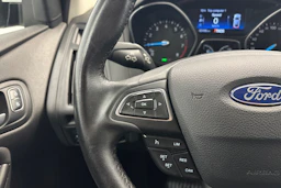 valkoinen Ford Focus 2016 kuva 15.