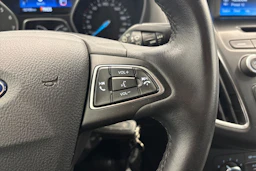 valkoinen Ford Focus 2016 kuva 16.