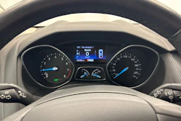 valkoinen Ford Focus 2016 kuva 17.