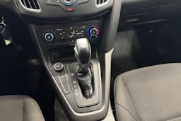 valkoinen Ford Focus 2016 kuva 18.