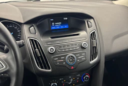 valkoinen Ford Focus 2016 kuva 19.