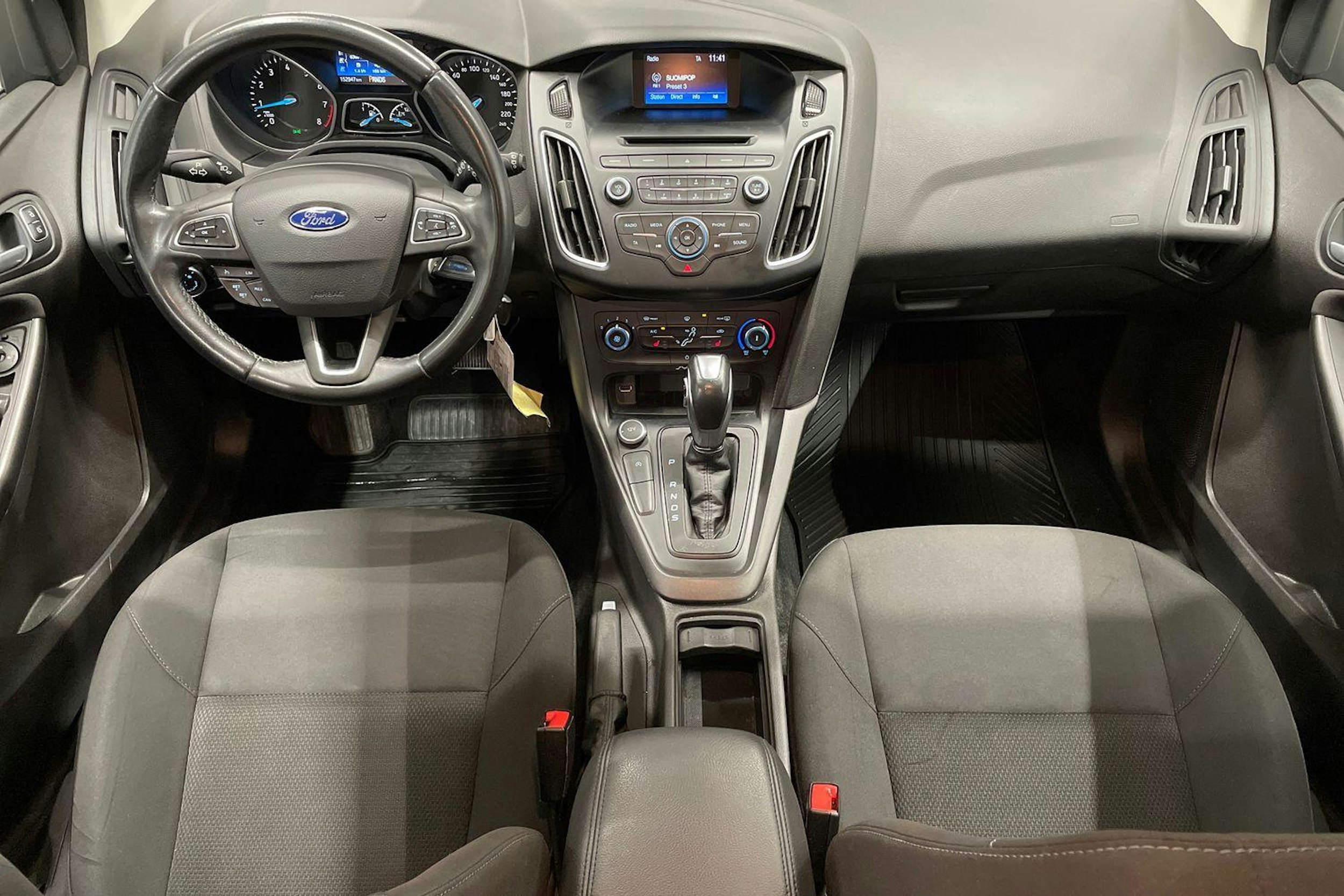 Valkoinen Ford FOCUS 2016 kuva 9.