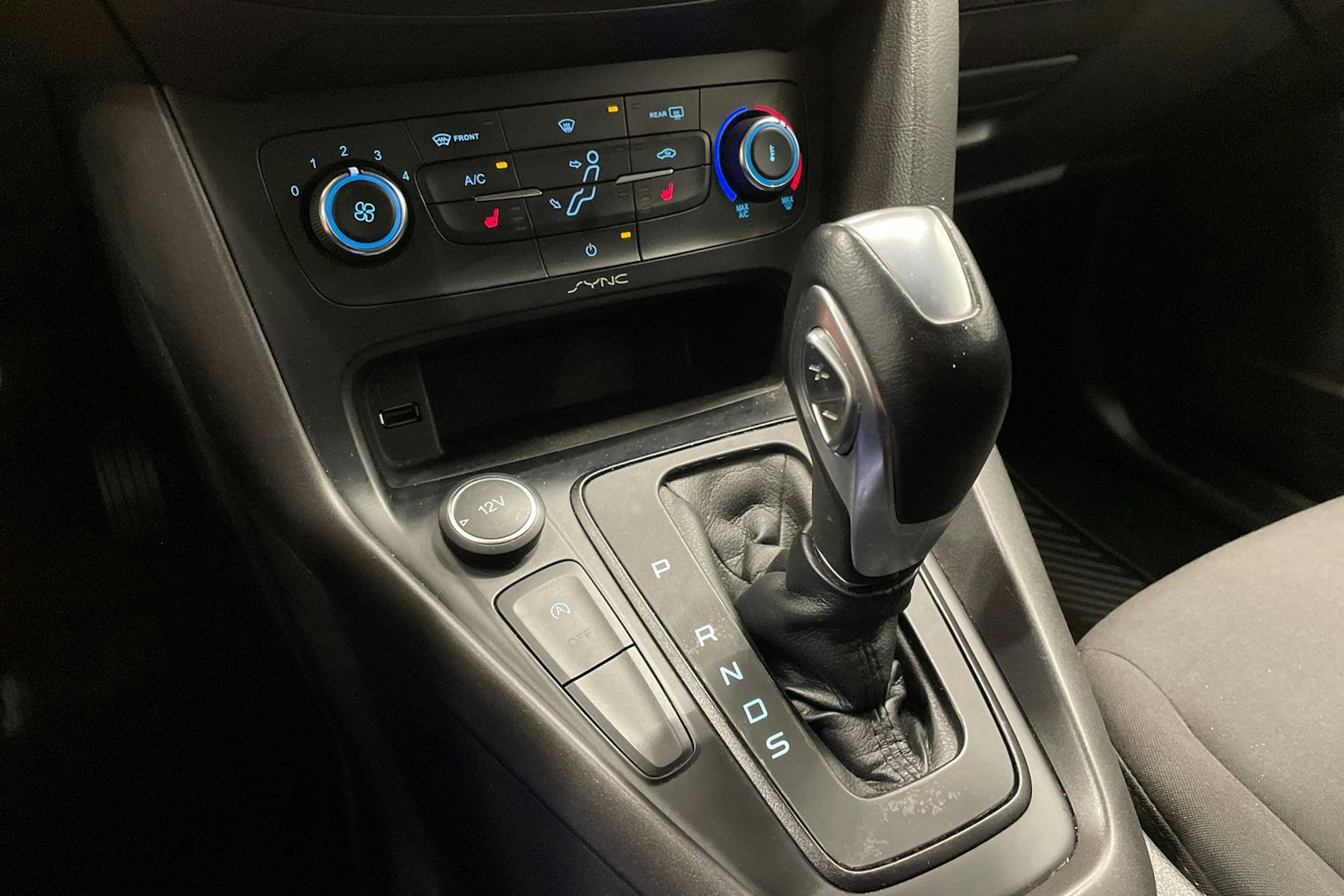 Valkoinen Ford FOCUS 2016 kuva 18.