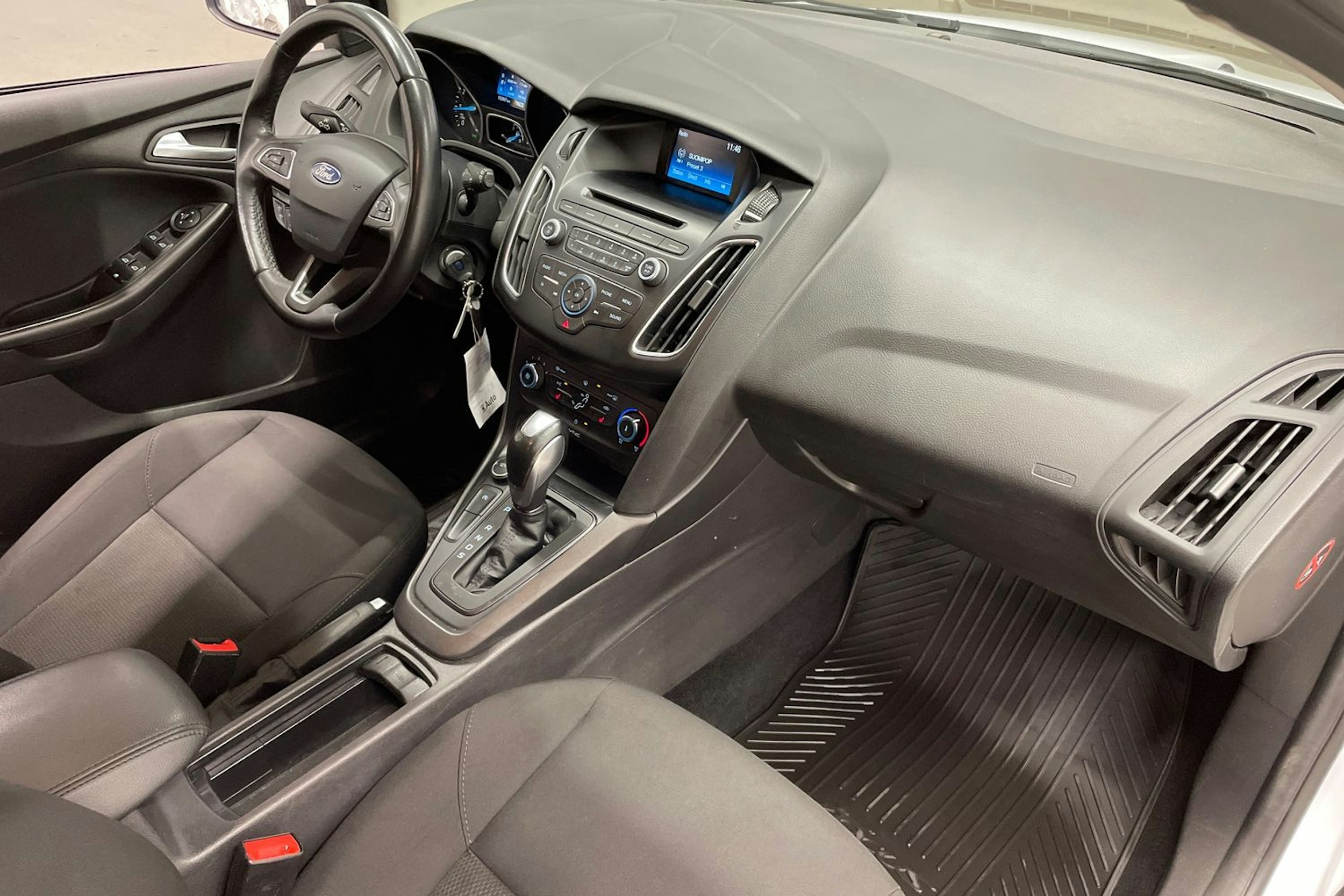 Valkoinen Ford FOCUS 2016 kuva 25.