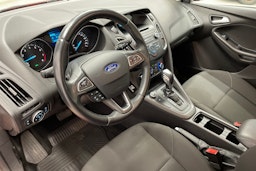 Punainen Ford FOCUS 2016 kuva 6.