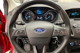 Punainen Ford FOCUS 2016 kuva 12.