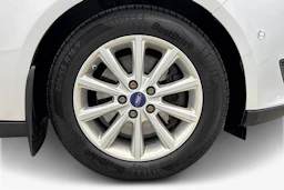 harmaa Ford Focus 2016 kuva 9.