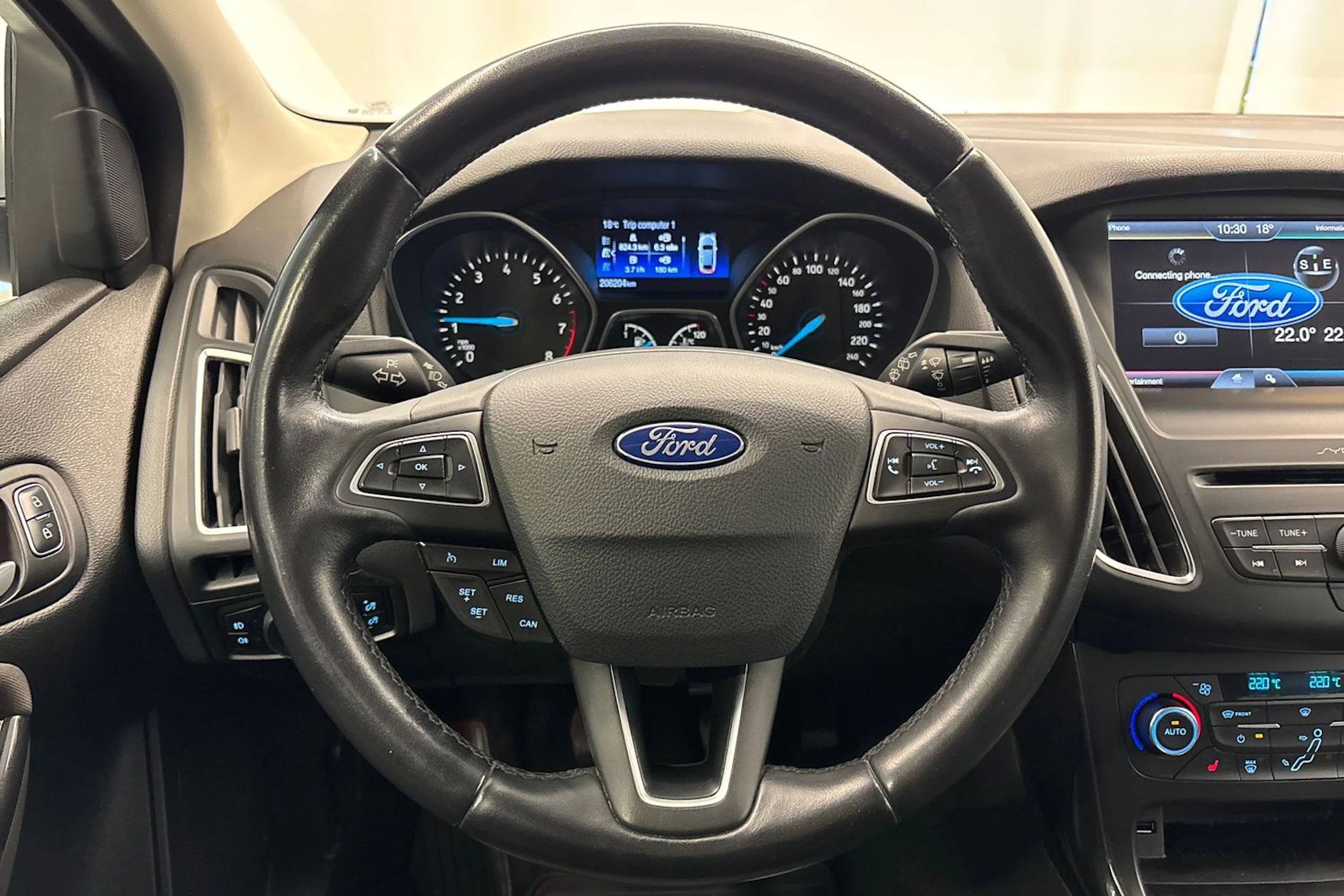 harmaa Ford Focus 2016 kuva 11.