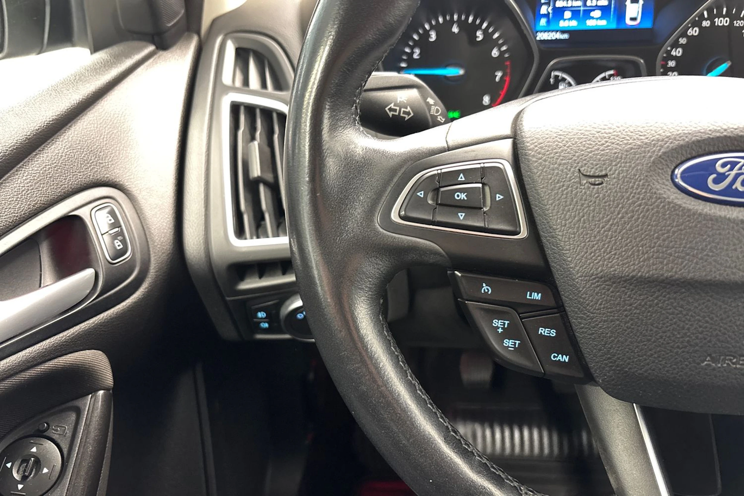 harmaa Ford Focus 2016 kuva 12.