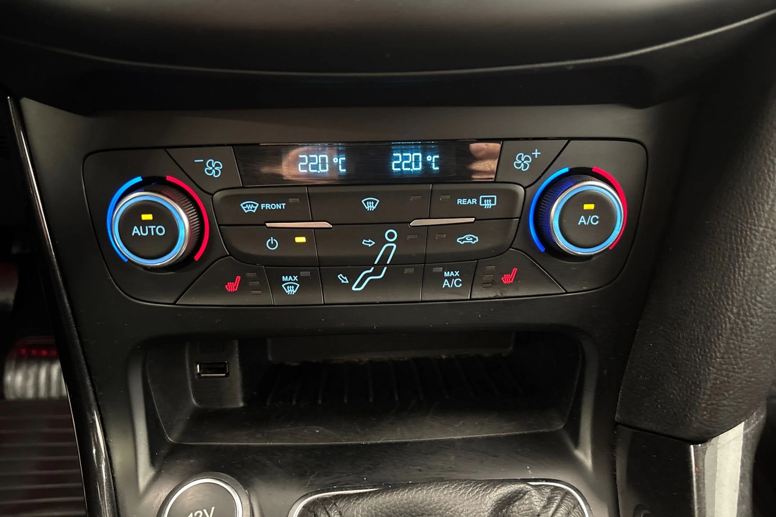 harmaa Ford Focus 2016 kuva 16.