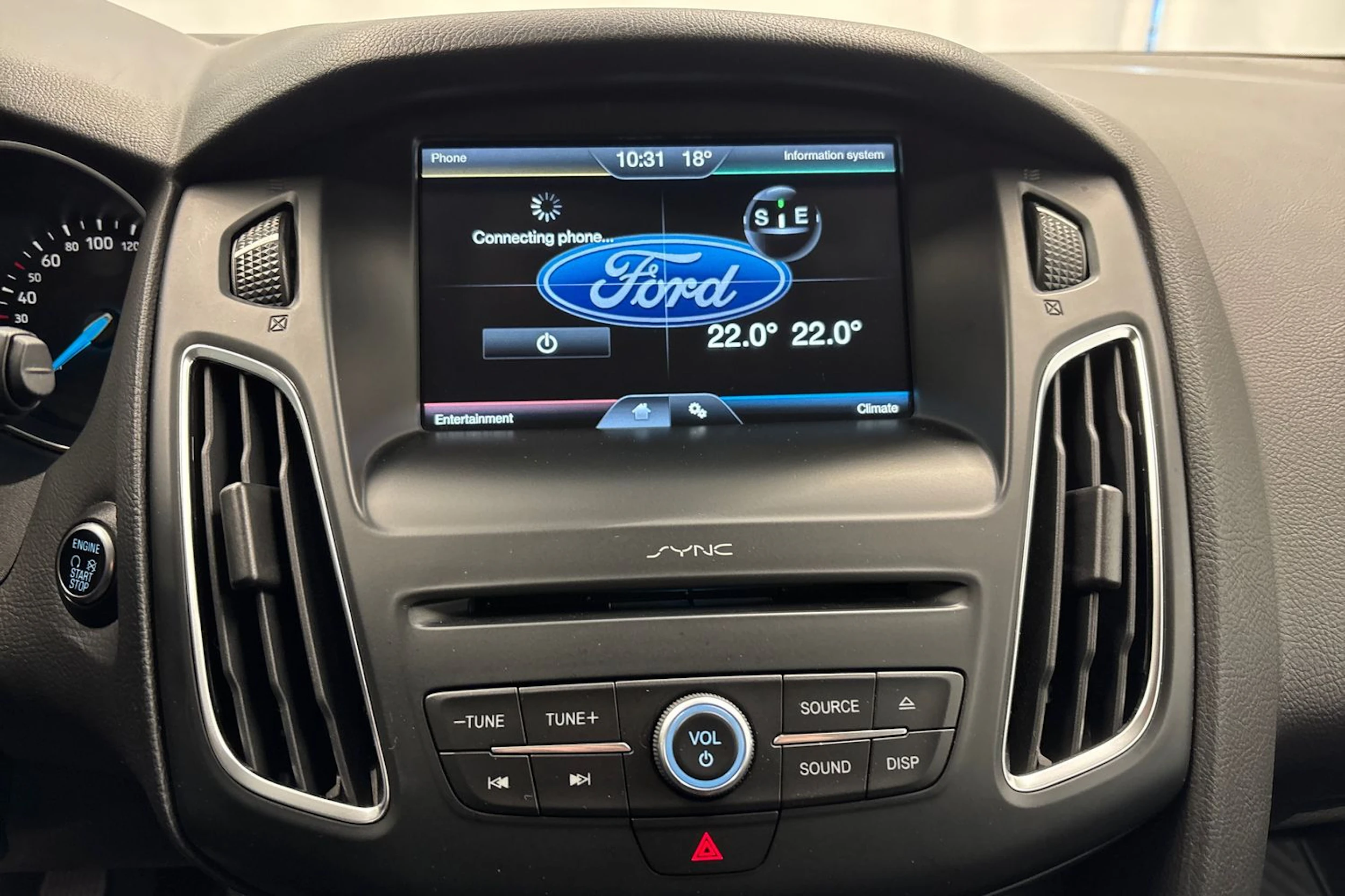 harmaa Ford Focus 2016 kuva 17.
