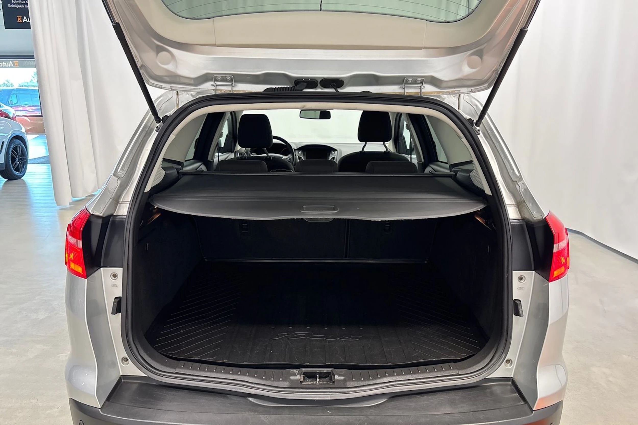 harmaa Ford Focus 2016 kuva 21.