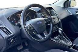 harmaa Ford Focus 2016 kuva 3.