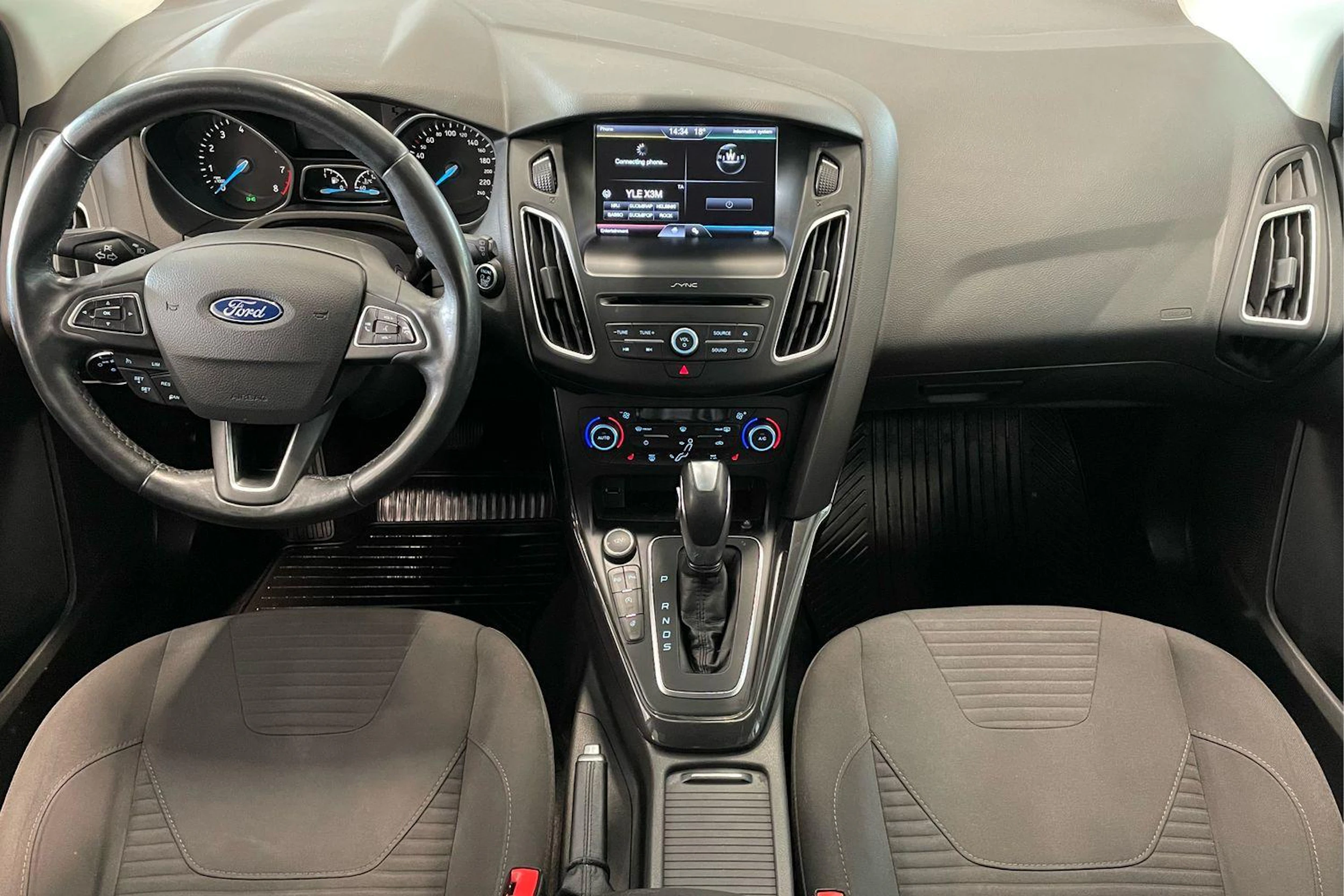 harmaa Ford Focus 2016 kuva 7.