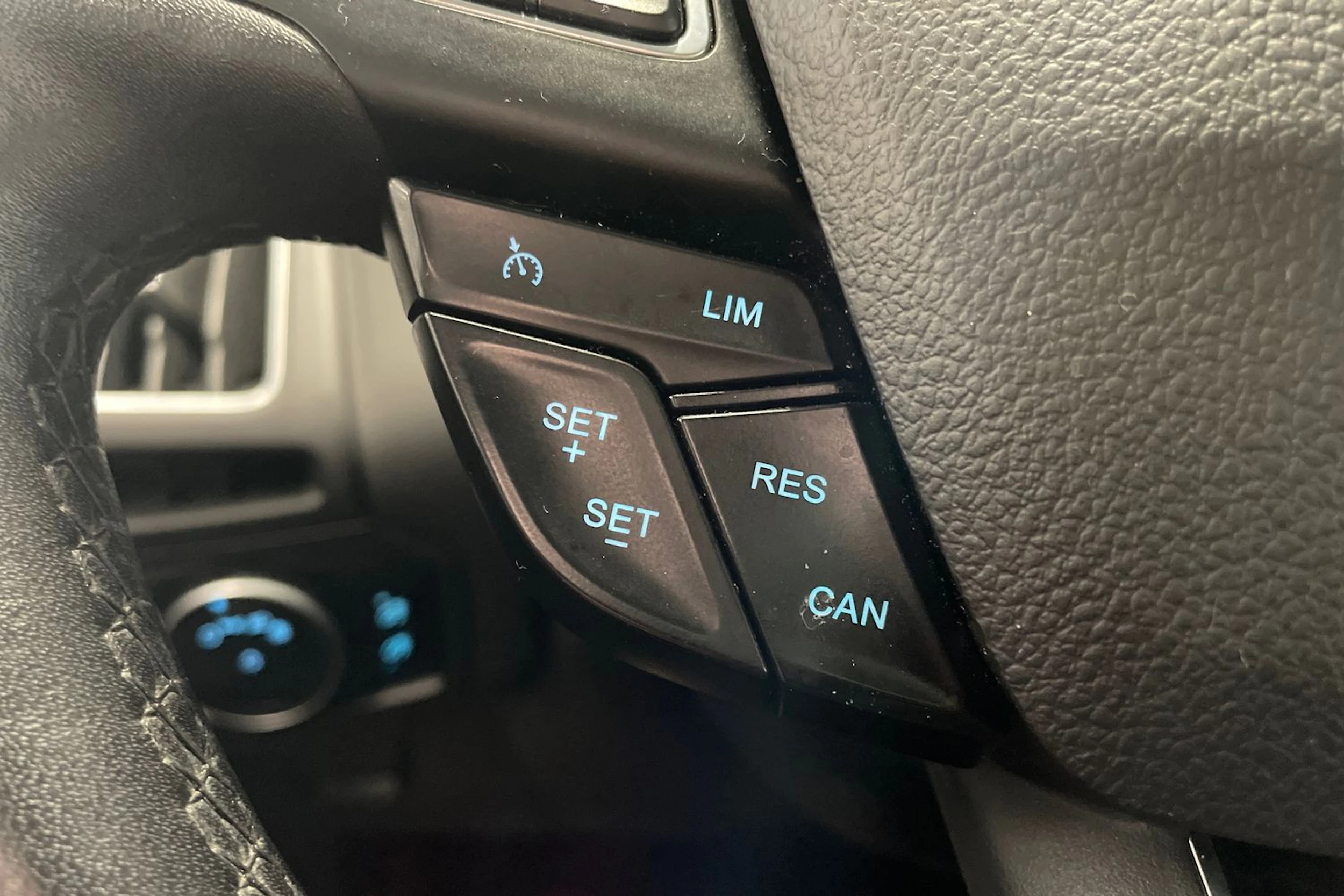 harmaa Ford Focus 2016 kuva 17.
