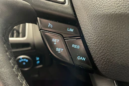 harmaa Ford Focus 2016 kuva 17.