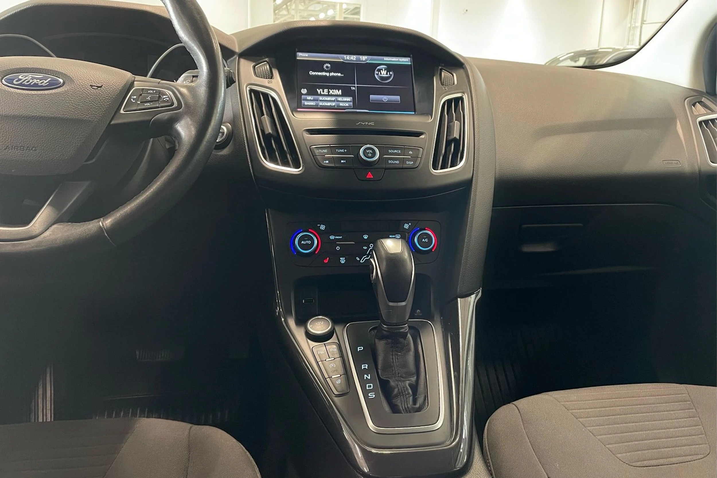 harmaa Ford Focus 2016 kuva 19.
