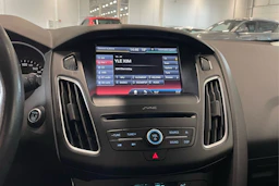 harmaa Ford Focus 2016 kuva 20.
