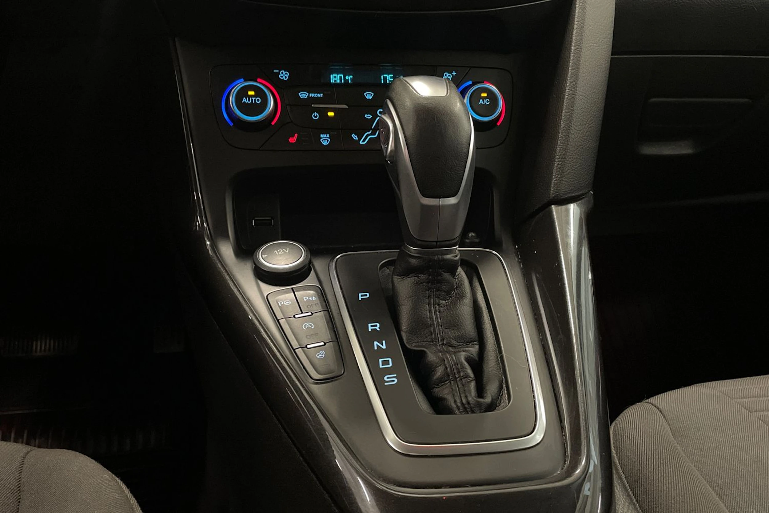 harmaa Ford Focus 2016 kuva 23.