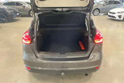 harmaa Ford Focus 2016 kuva 27.