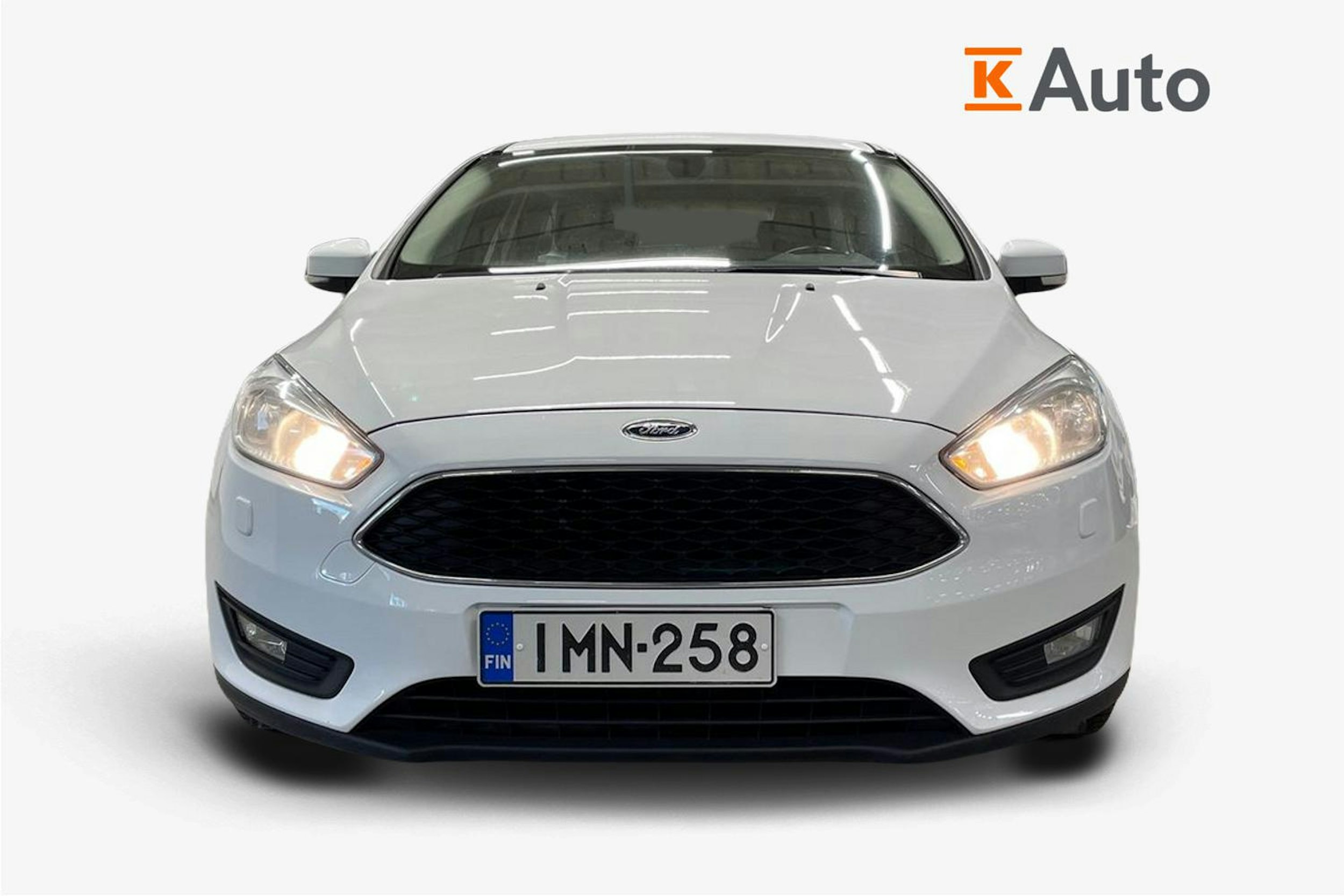 valkoinen Ford Focus 2016 kuva 5.