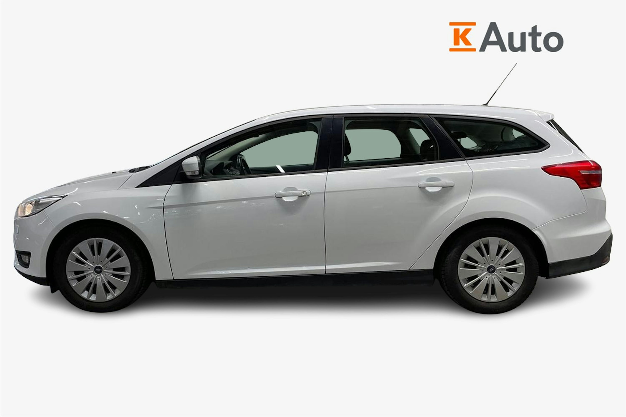 valkoinen Ford Focus 2016 kuva 6.