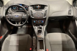 valkoinen Ford Focus 2016 kuva 9.