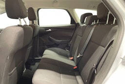valkoinen Ford Focus 2016 kuva 10.