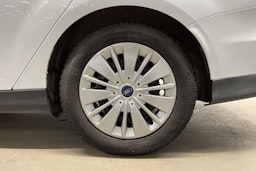 valkoinen Ford Focus 2016 kuva 11.
