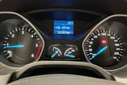 valkoinen Ford Focus 2016 kuva 16.