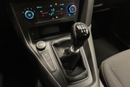valkoinen Ford Focus 2016 kuva 18.