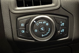 valkoinen Ford Focus 2016 kuva 19.