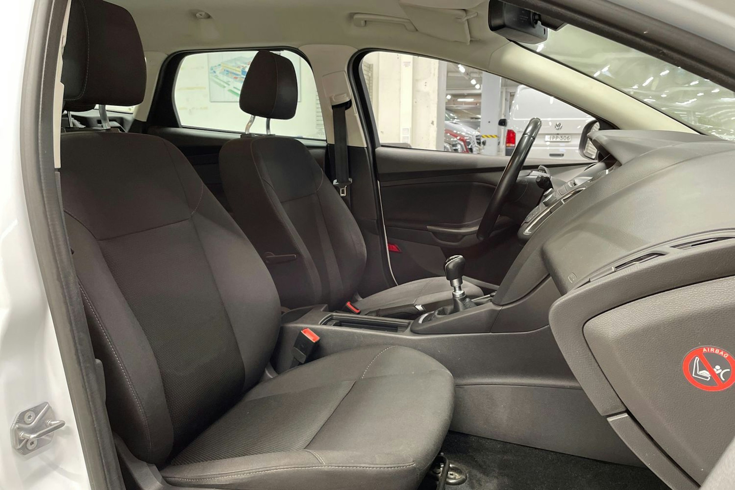 valkoinen Ford Focus 2016 kuva 24.