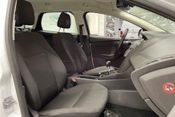 valkoinen Ford Focus 2016 kuva 24.