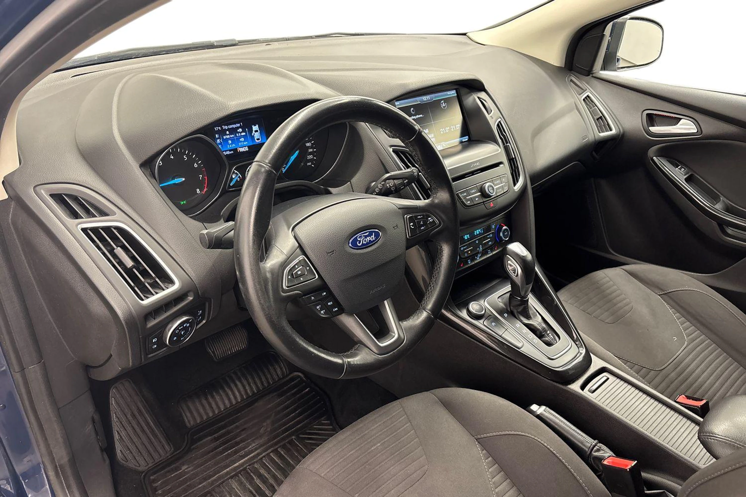 Sininen Ford FOCUS 2016 kuva 6.