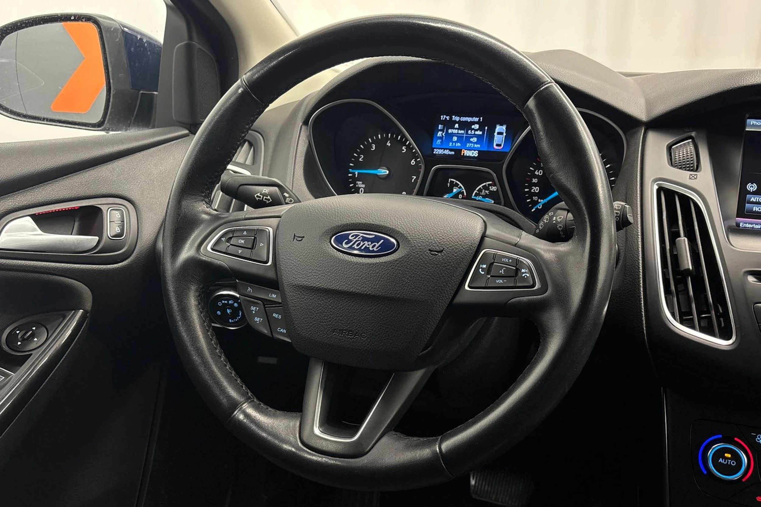 Sininen Ford FOCUS 2016 kuva 12.