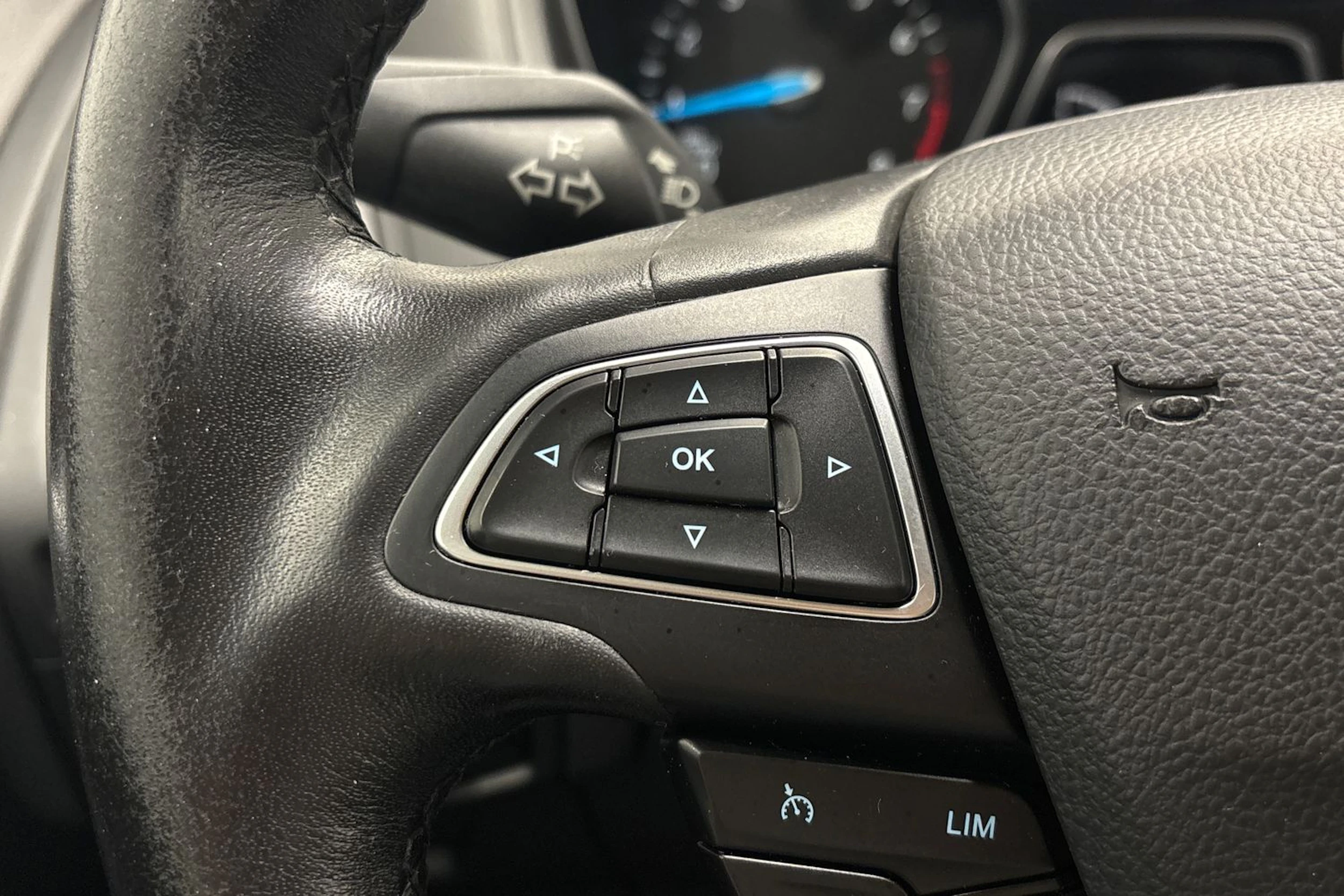 Sininen Ford FOCUS 2016 kuva 13.