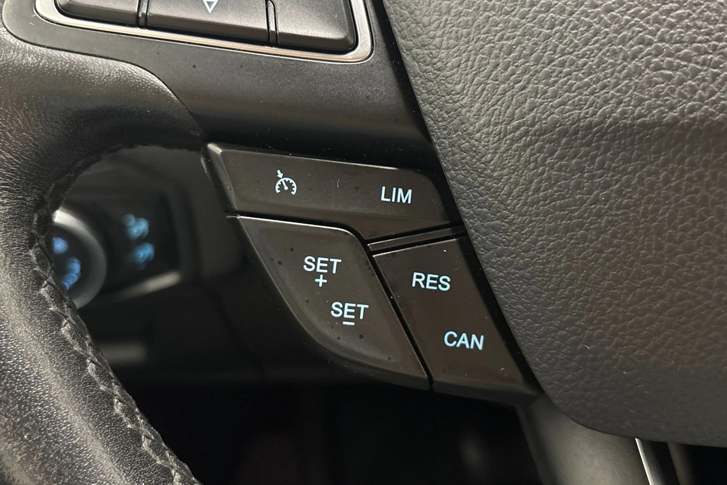 Sininen Ford FOCUS 2016 kuva 15.