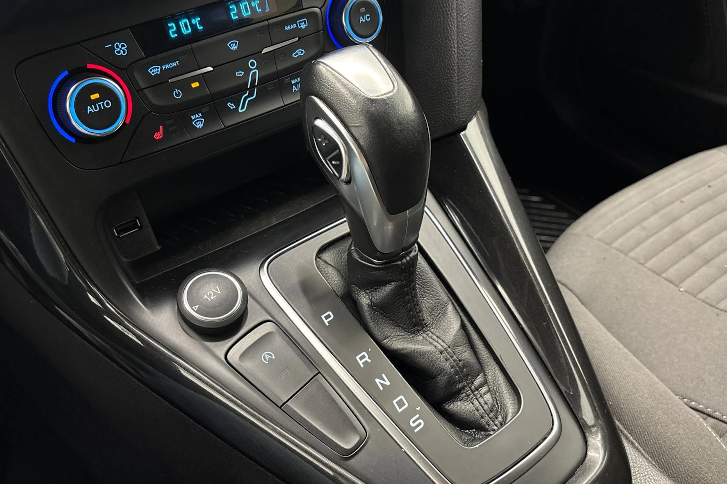Sininen Ford FOCUS 2016 kuva 18.