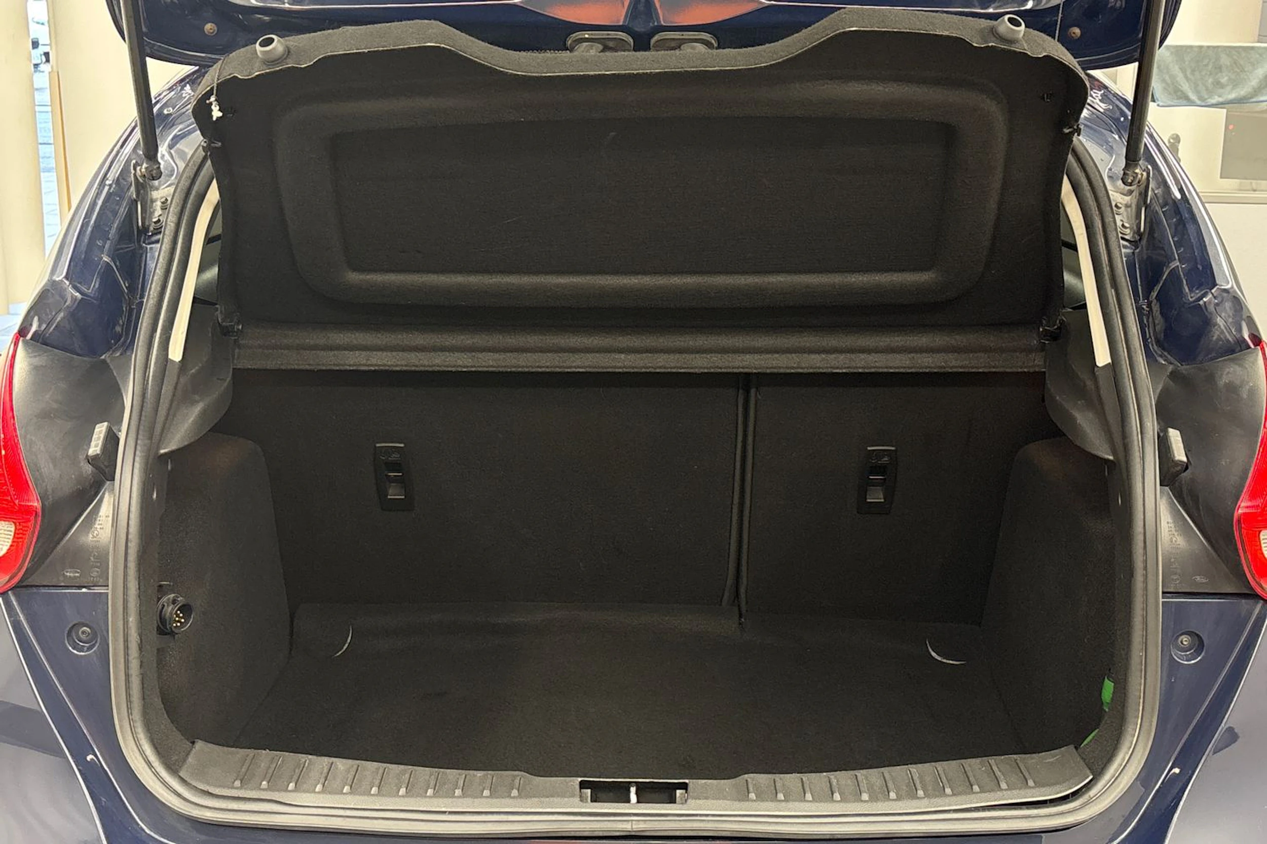 Sininen Ford FOCUS 2016 kuva 19.